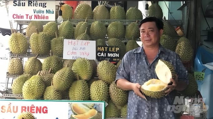 Mr. Tran Anh Tuan, owner of Lien Tuan Map durian barn in Tan Binh district, Ho Chi Minh City. Photo: Tran Phi.