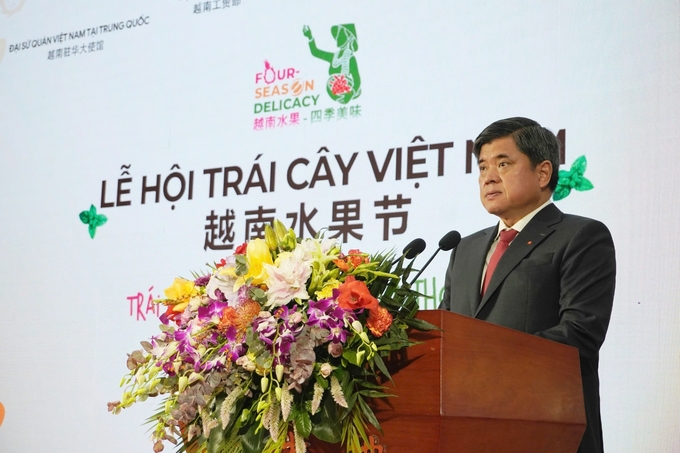 Deputy Minister Tran Thanh Nam addresses the opening ceremony of the inaugural Vietnam Fruit Festival in Beijing, China.