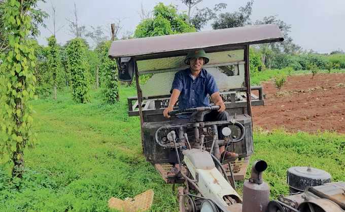 Mr. Dong Xuan Lien, Director of the Binh Tien Organic Pepper Cooperative. Photo: Hong Thuy.