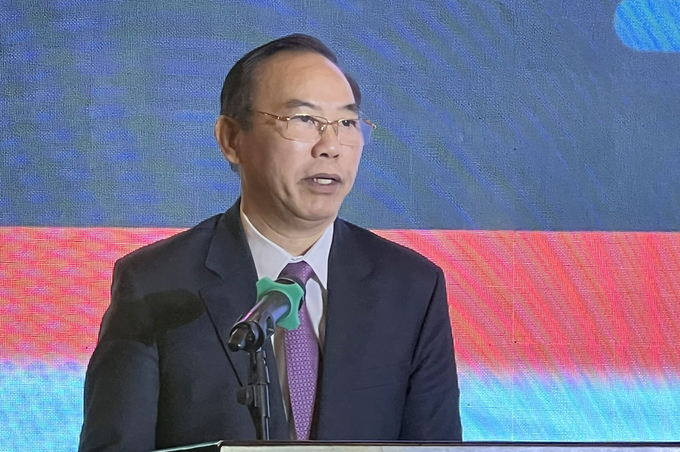 Deputy Minister Phung Duc Tien delivers a speech at the ceremony celebrating seafood exports reaching 10 billion USD in 2024. Photo: Thanh Son.