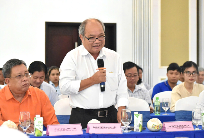 Mr. Huynh Quang Duc, Deputy Director of Ben Tre Department of Agriculture and Rural Development, shared solutions for organic coconut farming and management of codes for coconut growing areas for export. Photo: Minh Dam.