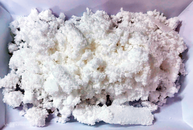 Salt from an olive tree with minerals beneficial to health made by Nhut. Photo: An Minh