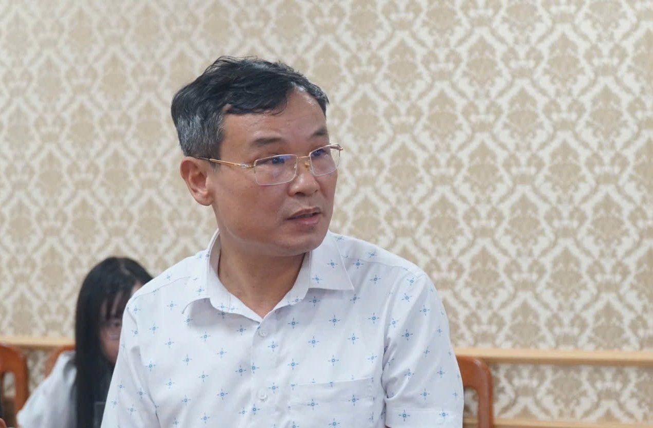 Ông Hồ Trung Kiên - Chi cục trưởng Chi cục Trồng trọt và Bảo vệ thực vật Sơn La báo cáo công tác duy trì mã số vùng trồng hướng tới xuất khẩu. Ảnh: Đức Bình.