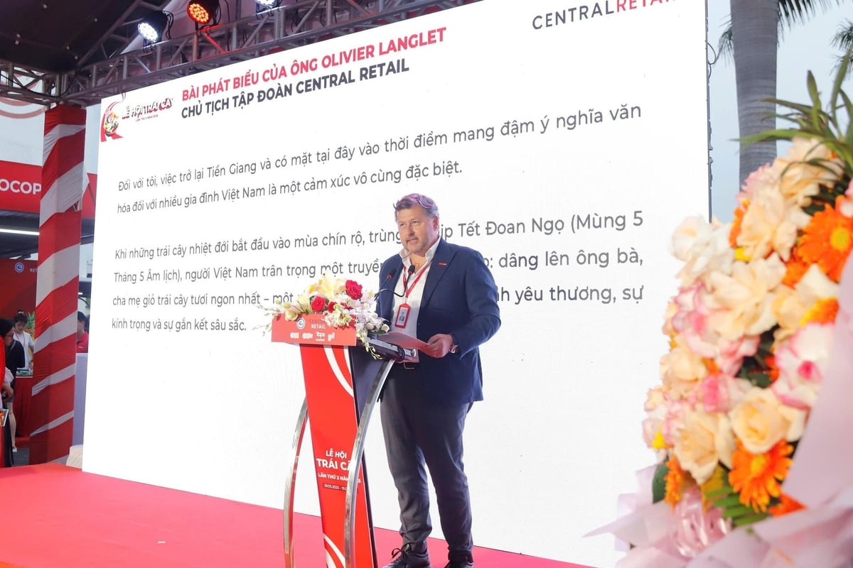 Mr. Olivier Langlet, CEO of Central Retail Corporation, speaks at the festival. Photo: Trong Linh.