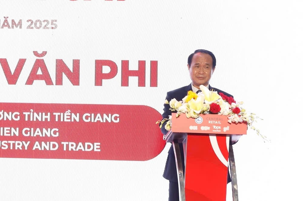 Mr. Luu Van Phi, Director of the Tien Giang Department of Industry and Trade, delivers his opening speech. Photo: Minh Dam. 