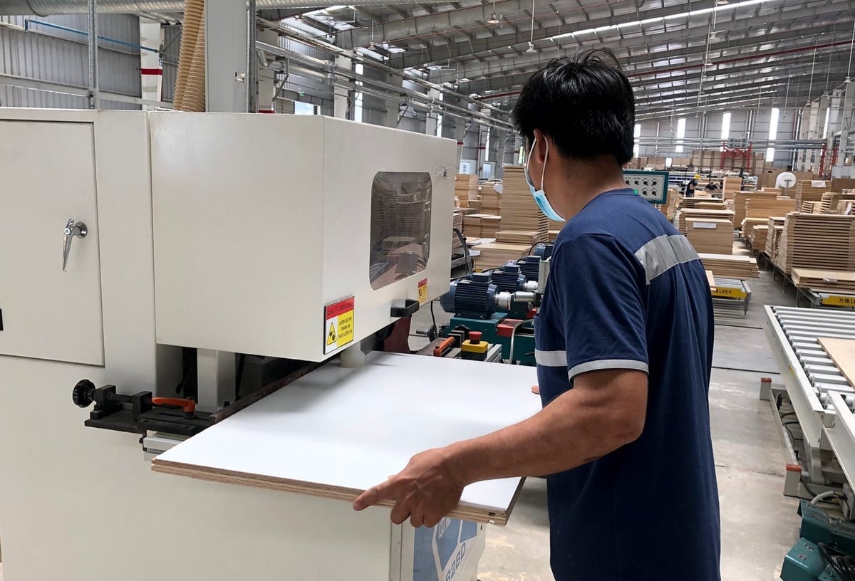 Producing wooden products for export at a factory in Binh Duong. Photo: Son Trang.