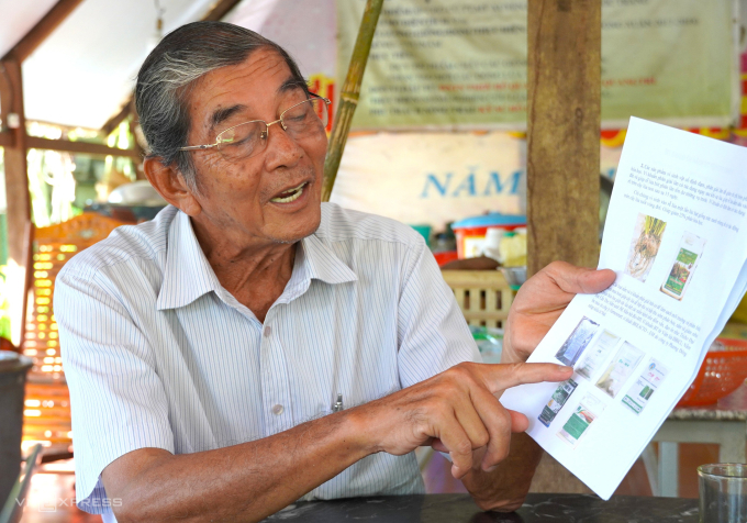 Mr. Ho Quang Cua talks about safe rice production process. Photo: Chuc Ly