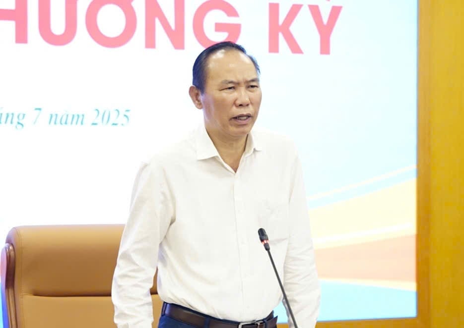 Deputy Minister Phung Duc Tien said that if the industry's growth rate is maintained in the first 6 months of the year, the export target of USD 70 billion as directed by the Government is completely feasible. Photo: Linh Linh.
