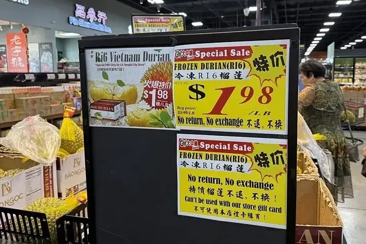 Many major supermarkets in China are currently running durian promotion programs. Photo: Zhu Minzi.
