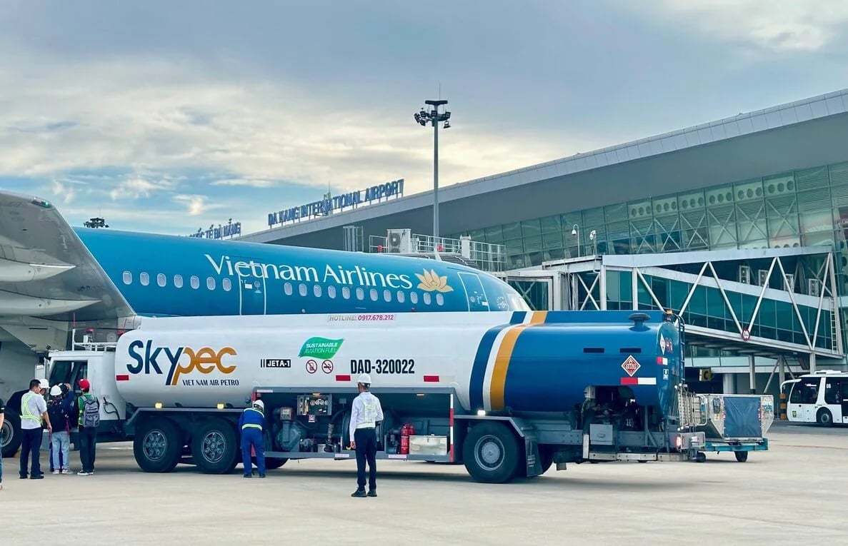 Vietnam Airlines also proposed that domestic enterprises be given priority to purchase domestic carbon  credits; only if such transactions cannot be concluded should the credits be offered for international sale. Photo: VNA.