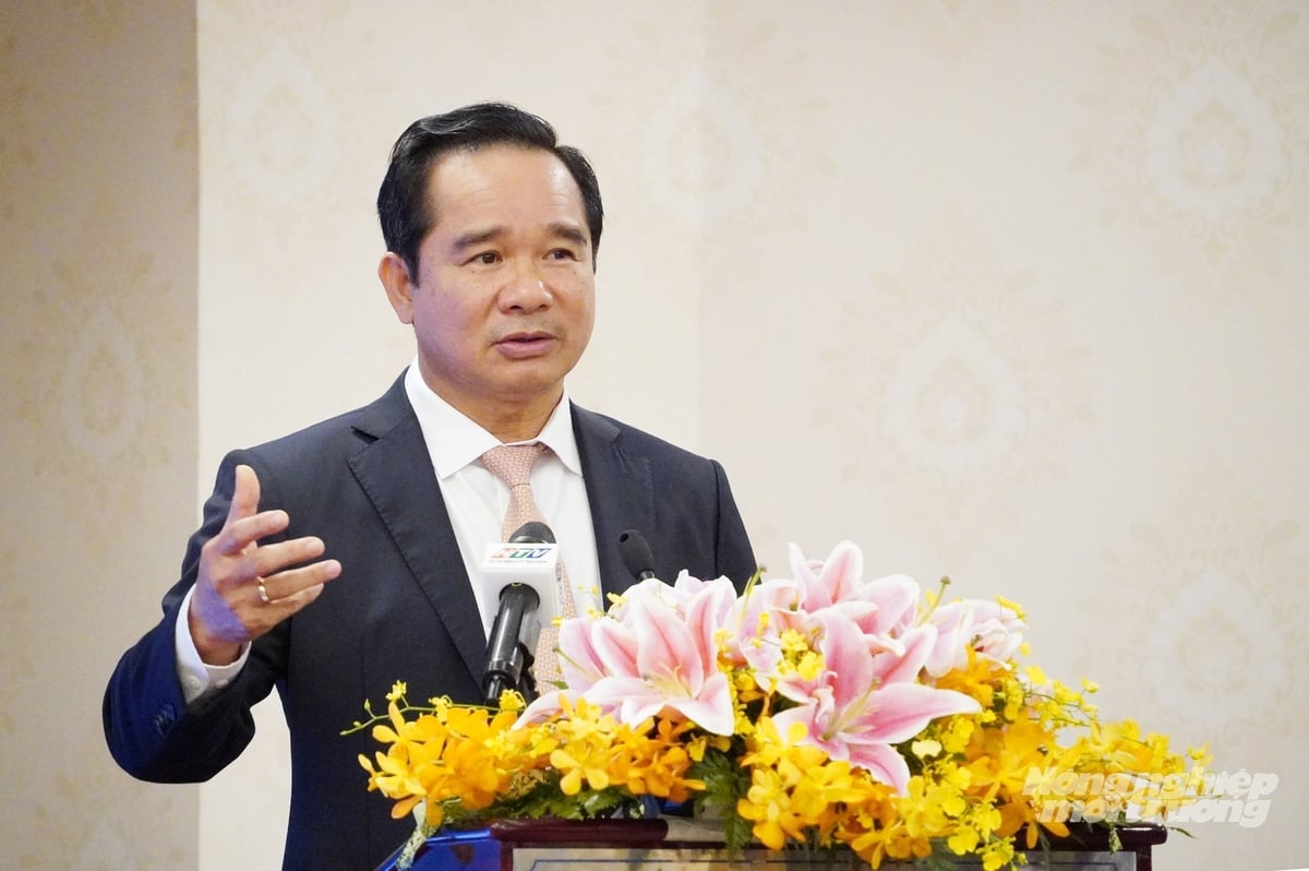 Mr. Nguyen Van Duoc, Chairman of the Ho Chi Minh City People’s Committee, emphasized the need to strengthen the tripartite partnership among government, industry associations, and enterprises, with Hawa serving as the core driver to implement this model and position Ho Chi Minh City as a global wood industry hub. Photo: Nguyen Thuy.