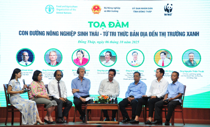 Representatives of international organizations, experts of the Ministry, localities and cooperatives at the seminar at the end of the seminar. Photo: Ngoc Tai