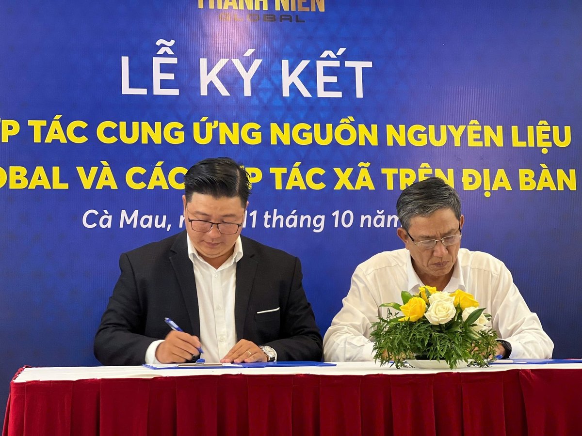 Thanh Nien Global Trading Joint Stock Company signs an agreement with Cai Bat Cooperative. Photo: Trong Linh.
