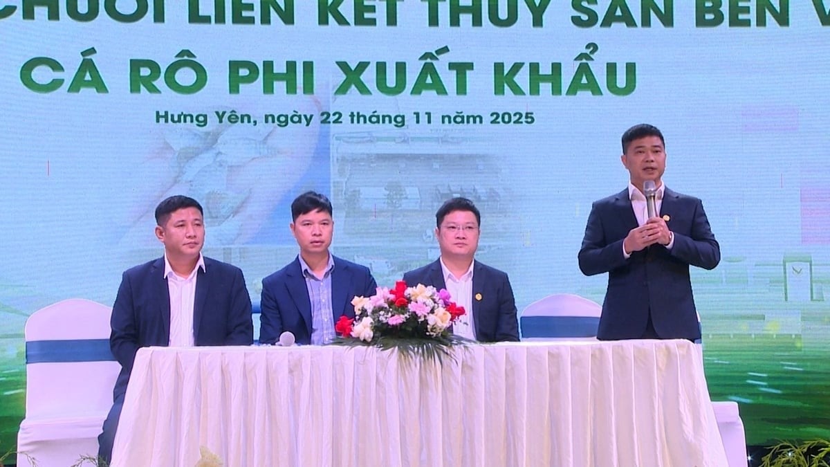 Mr. Tran Trung Kien, Chairman of the Board of Directors and General Director of Viet Nhat Group, speaks at the event (far right). Photo: Doan Phong.