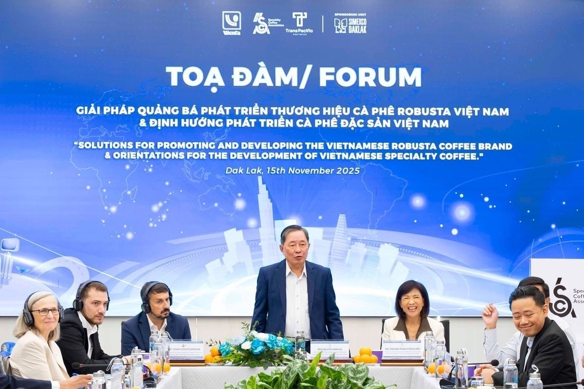 Mr. Nguyen Nam Hai, Chairman of the Vietnam Coffee and Cocoa Association (VICOFA), speaks at the forum. Photo: Tran Tho.