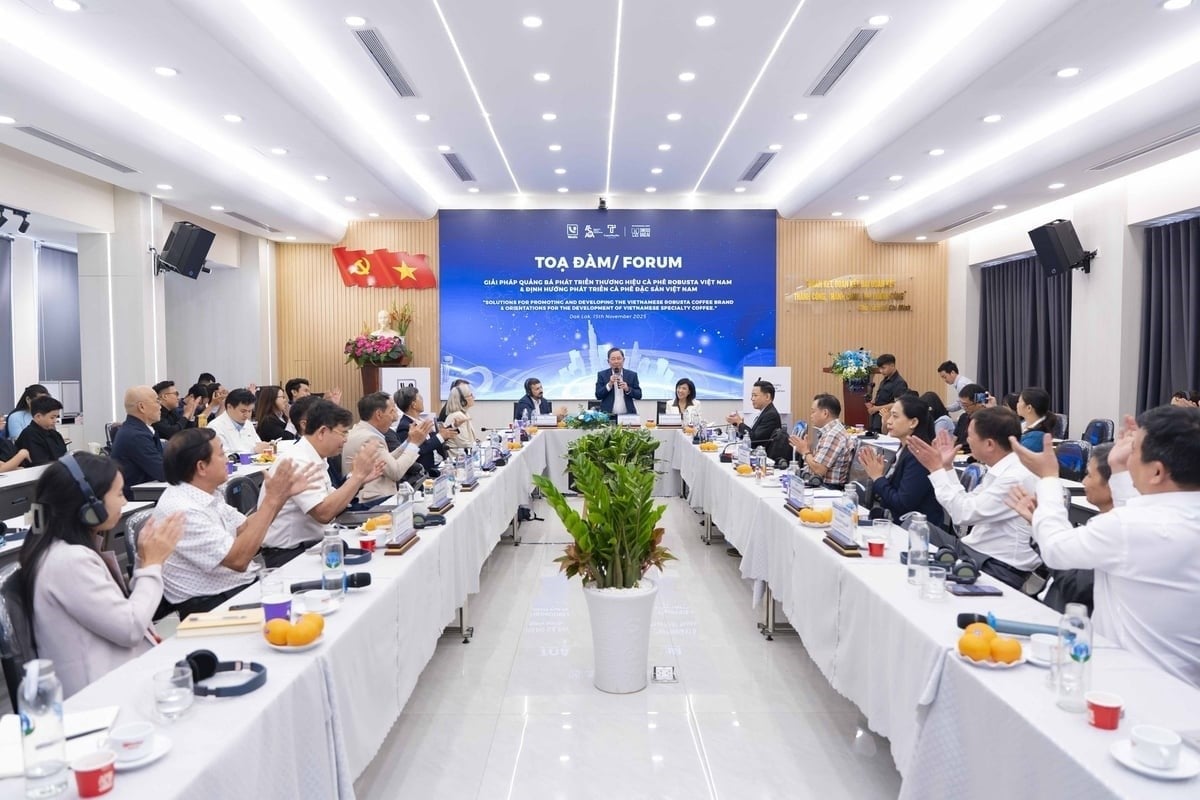 Scene of the forum. Photo: Tran Tho.