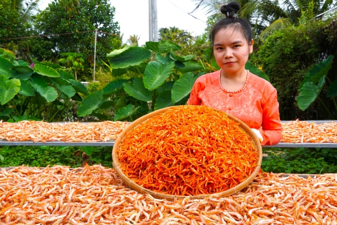Currently, bird's claw dried shrimp is popular in the market. Photo: Chuc Ly