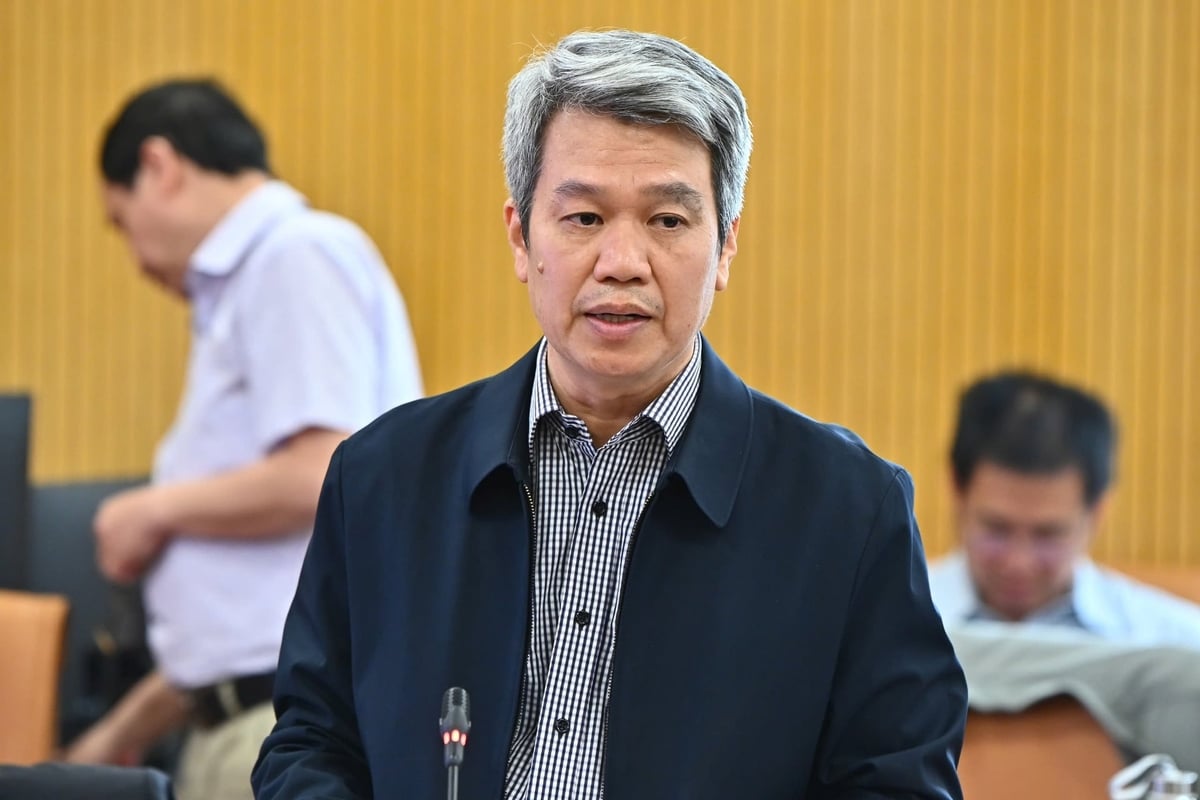 The Deputy Director of Irrigation Works Management and Construction Department informed the drought and saltwater intrusion situation in the Mekong Delta. Photo: Tung Dinh.