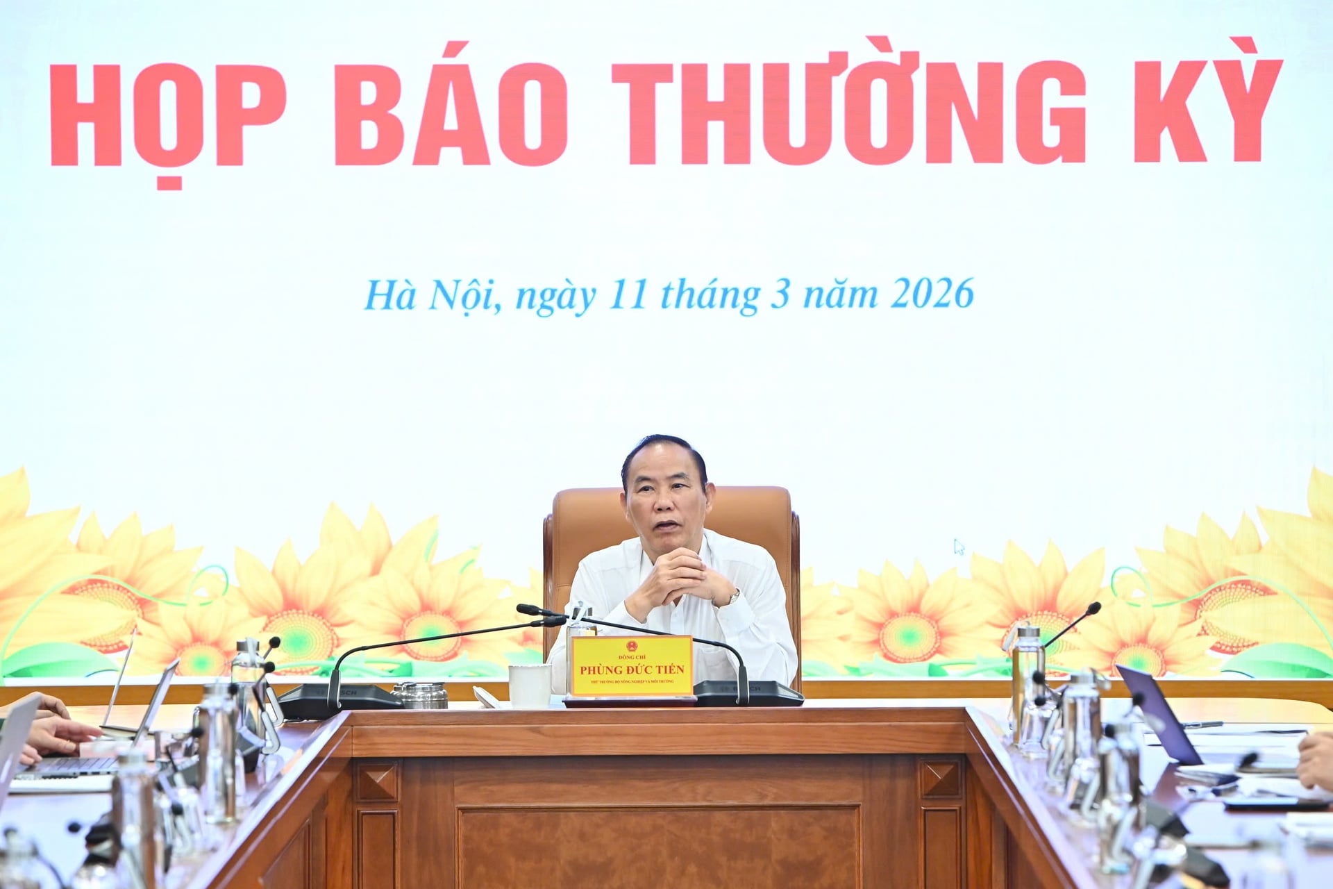 Deputy Minister Phung Duc Tien chairs the press briefing of MAE on March 11. Photo: Tung Dinh.