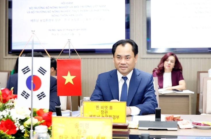 Minister Trinh Viet Hung speaks at the MoU signing ceremony on veterinary and animal quarantine cooperation, marking the official opening of the processed chicken market between Viet Nam and the Republic of Korea. Photo: Khuong Trung.