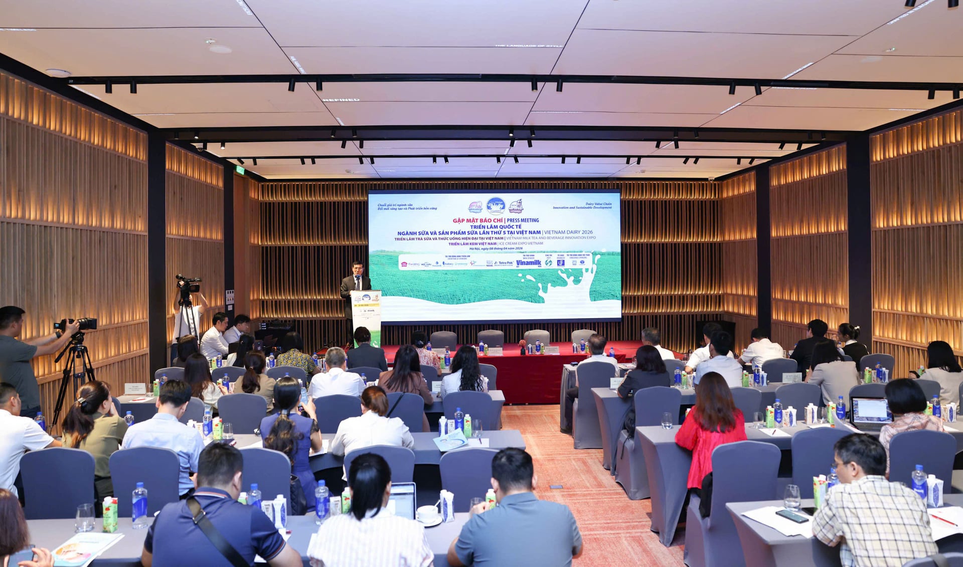 Overview of the press meeting introducing the fifth International Exhibition on Dairy and Dairy Products in Vietnam. Photo: NH.