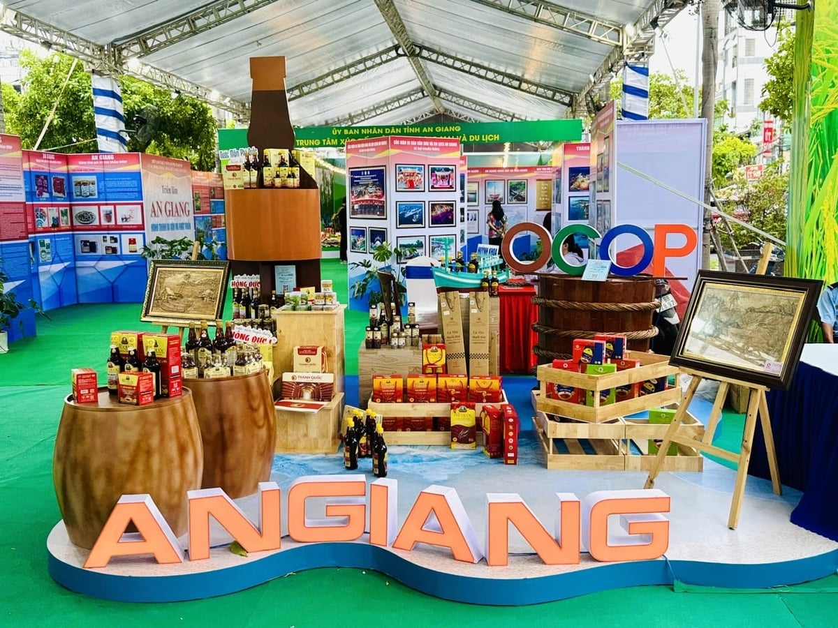 From May 22 to 31, Rach Gia ward in An Giang province will host the second OCOP Trade Promotion Fair, combining tourism and culinary festivals. Photo: Le Hoang Vu. From May 22 to 31, Rach Gia ward in An Giang province will host the second OCOP Trade Promotion Fair, combining tourism and culinary festivals. Photo: Le Hoang Vu.