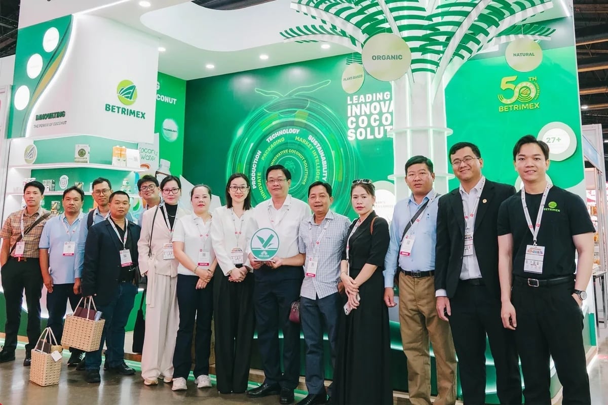 The working delegation of Vinh Long province visits Betrimex's booth at THAIFEX-Anuga Asia 2026. Photo: Vuong Thinh. The working delegation of Vinh Long province visits Betrimex's booth at THAIFEX-Anuga Asia 2026. Photo: Vuong Thinh.