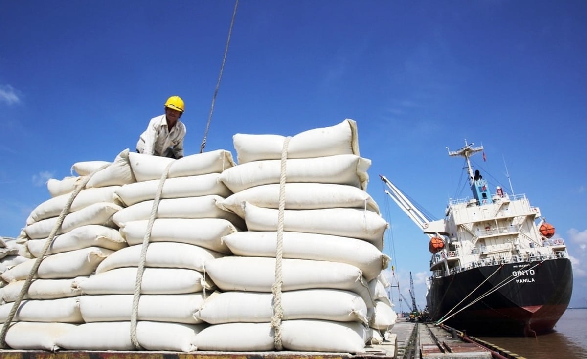 Viet Nam’s 5% broken rice price reached USD 398 per ton, up USD 5 per ton from the previous week due to tightening rice supplies. Photo: Chinhphu.vn.