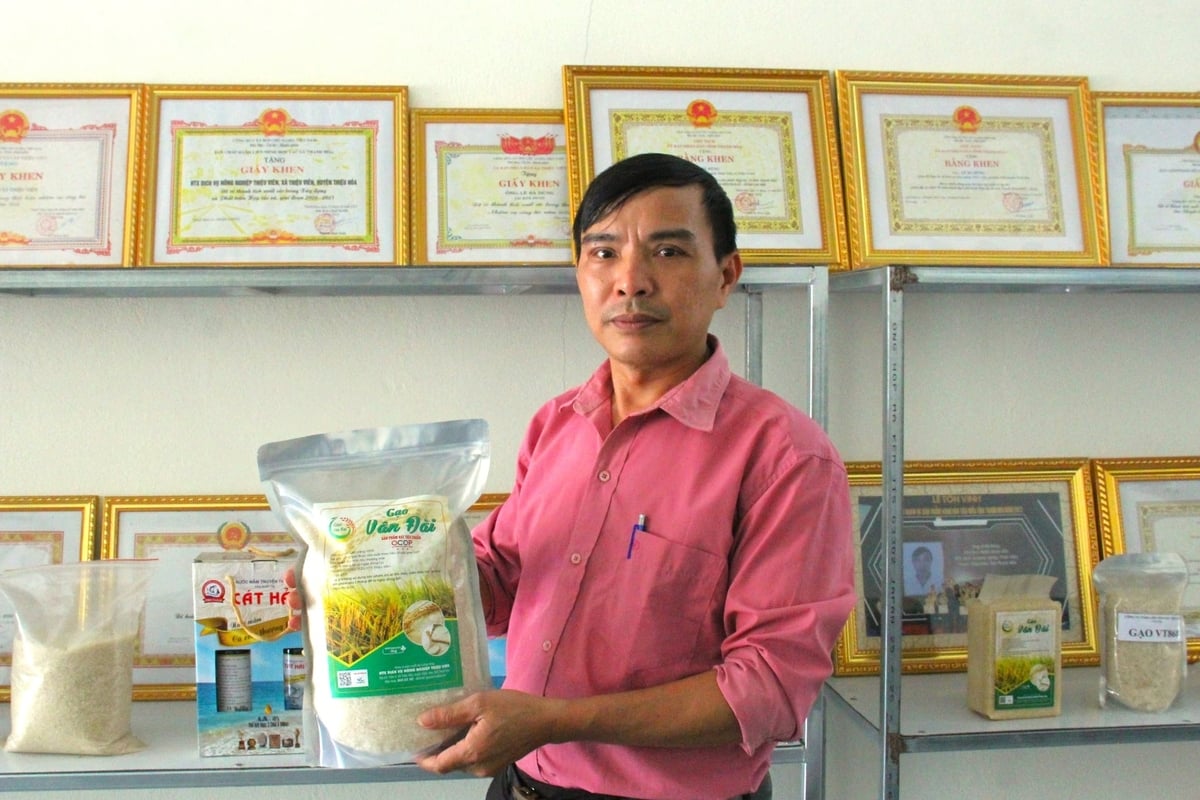 According to Le Ba Dung, a cooperative can only rally farmers to its cause by keeping its word. Photo: Phi Yen.