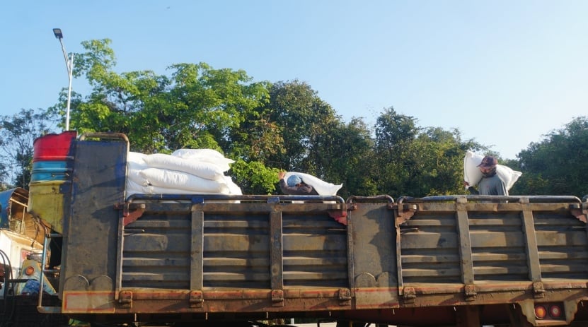 Goods exchange activities continue to thrive at Xa Mat International Border Gate. Photo: Tran Trung.