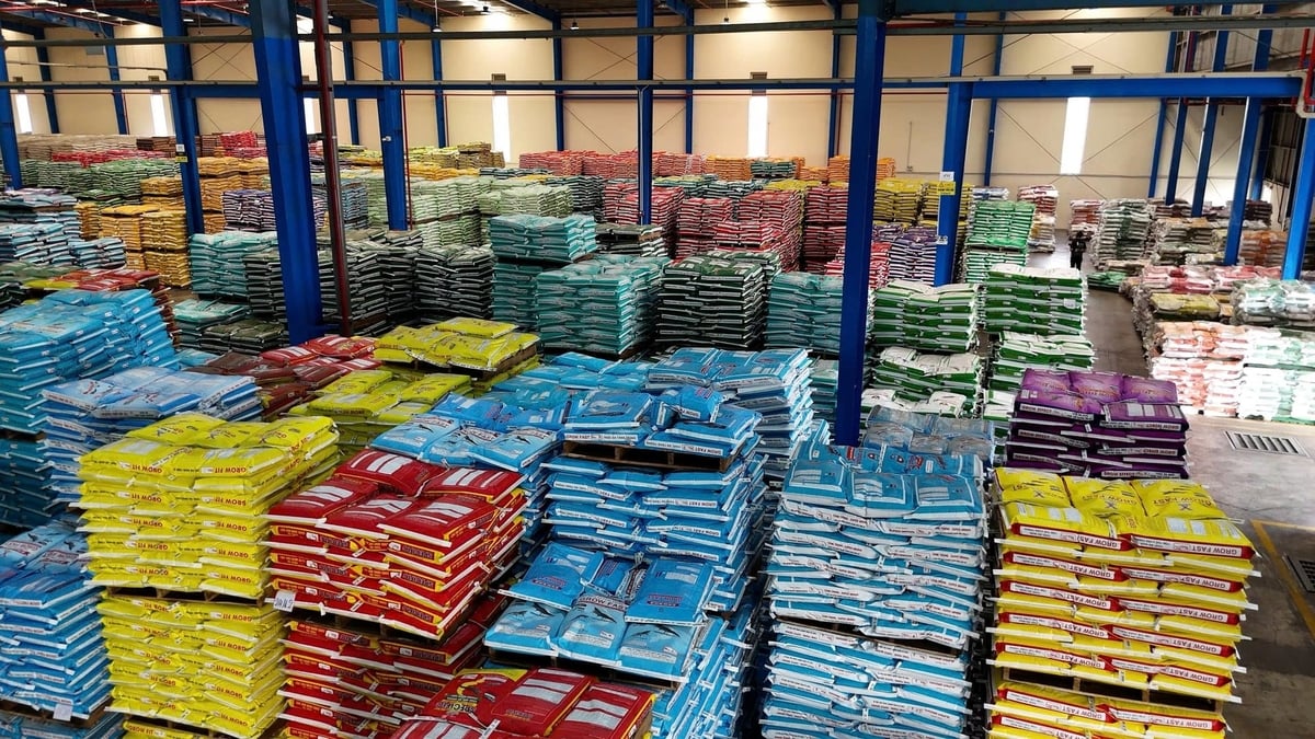 GrowMax has committed to keeping shrimp feed prices unchanged in order to support shrimp farmers nationwide during the current challenging period. Photo: GM.