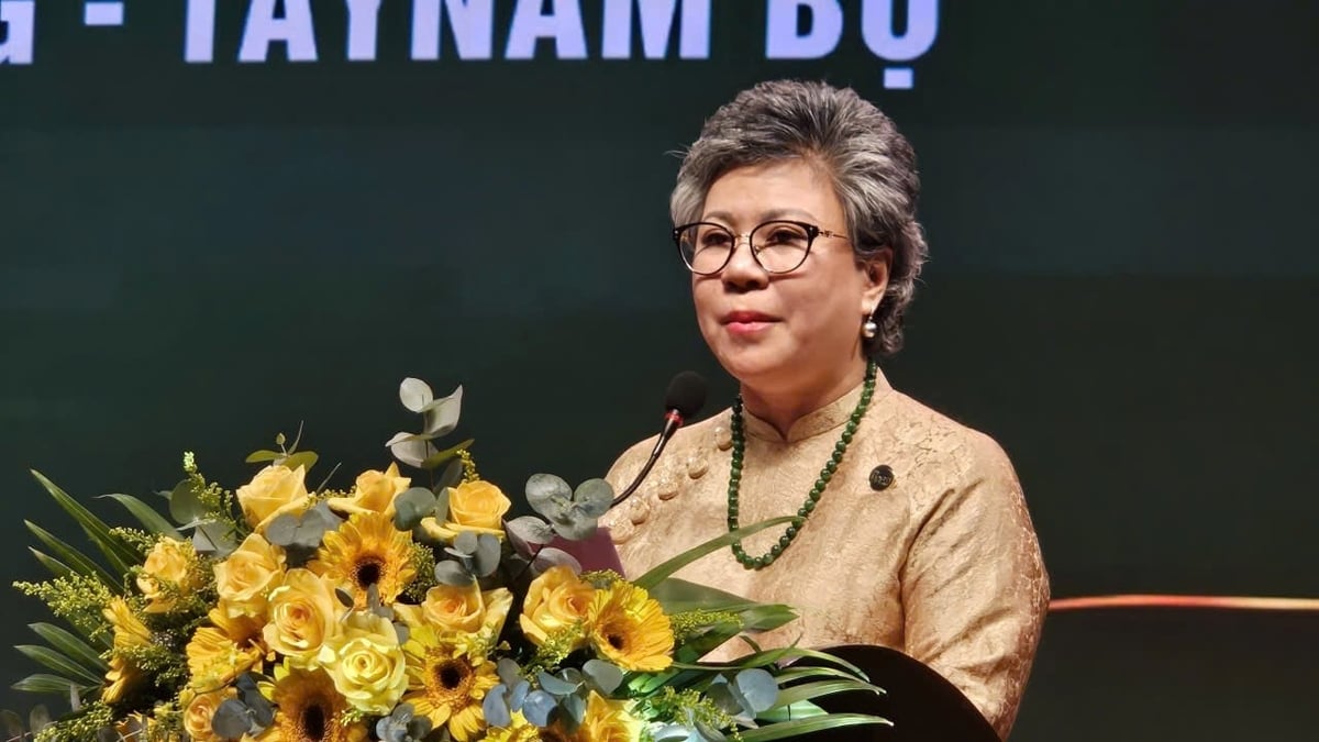 Ms. Bui Thi Hai Yen, Vice Chairwoman of the Vietnam Women Entrepreneurs Council, delivers the opening remarks at the seminar. Photo: Van Vu.