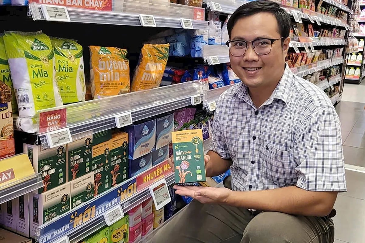 Can Gio nipa palm nectar products rated 4-star OCOP are sold in modern supermarket systems. Photo: M.T.