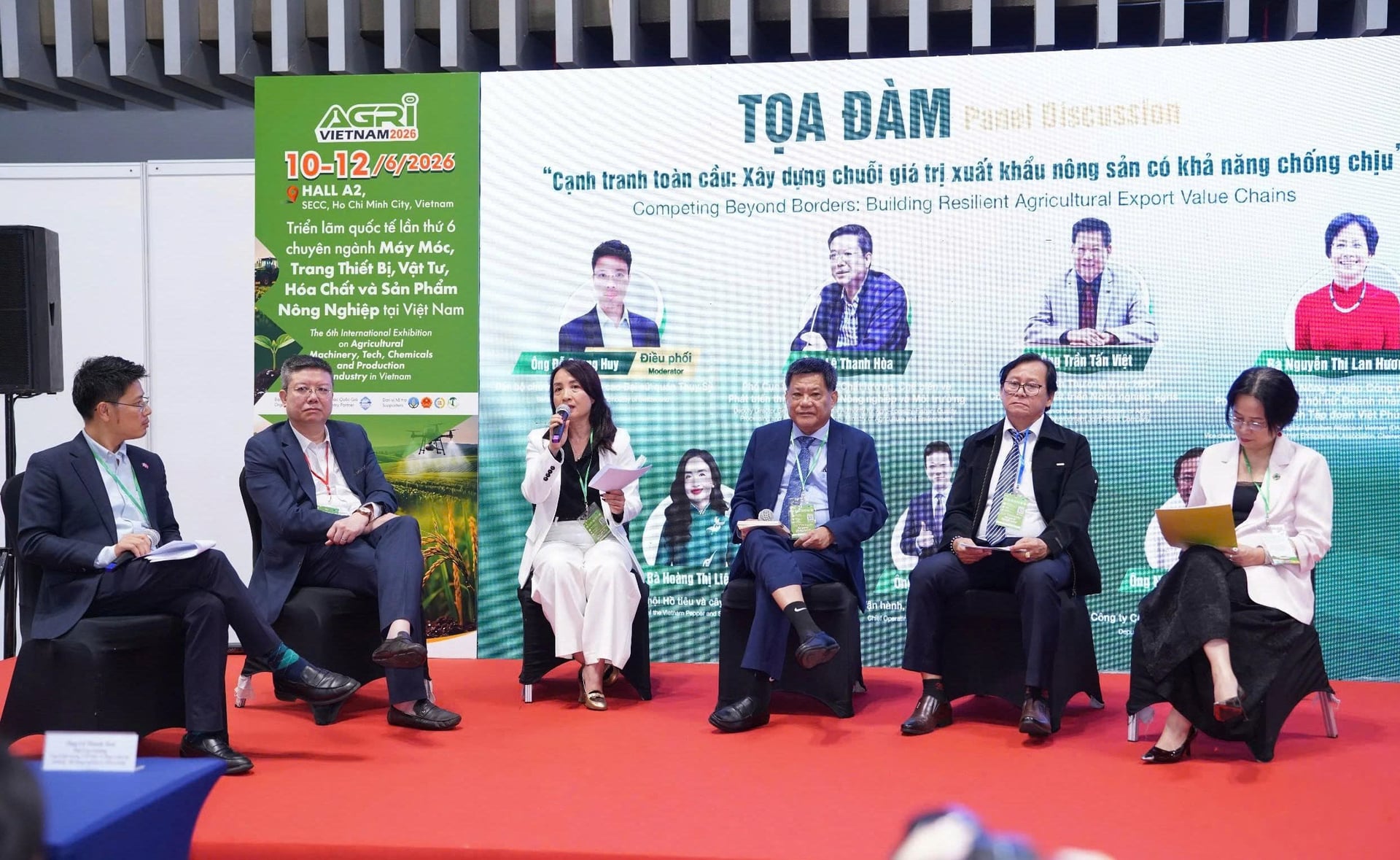 Speakers agreed that building a complete value chain is the key for Vietnamese agricultural products to increase their value and expand exports. Photo: Ha Duyen.
