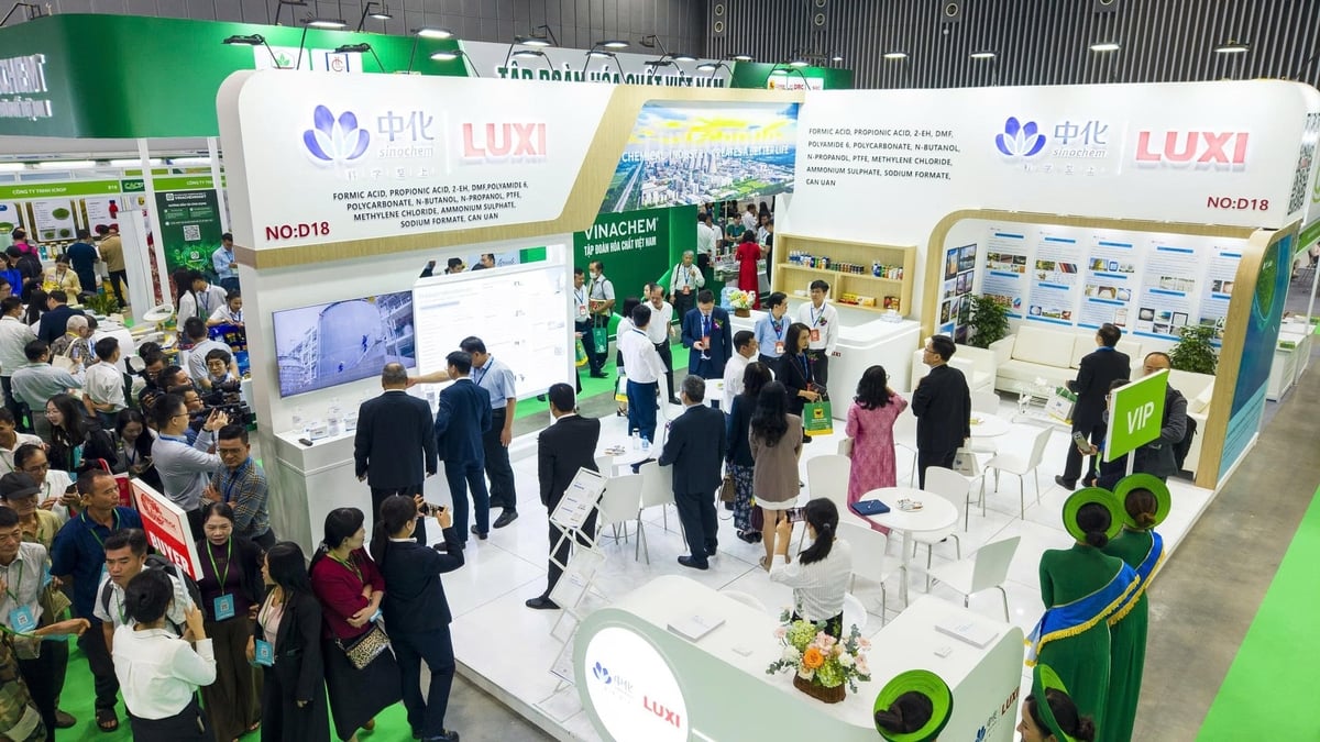 This year's exhibition will take place from November 25 to 27, 2026, at Hall A, SECC - 799 Nguyen Van Linh Street, Tan My Ward, Ho Chi Minh City. Photo: Vinachem.