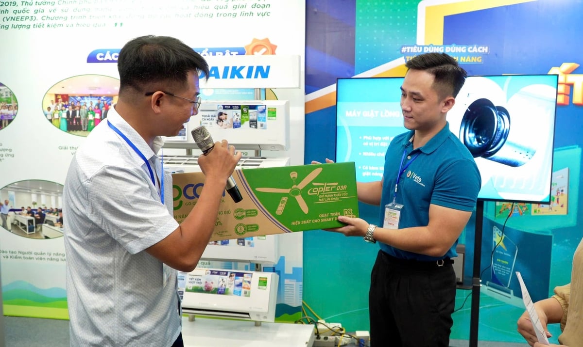 Energy-saving products and efficient energy-use solutions are showcased at the exhibition. Photo: VNEEP.